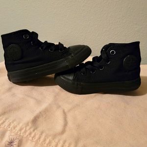 Infant Shoes. Sz 5. BLK Converse